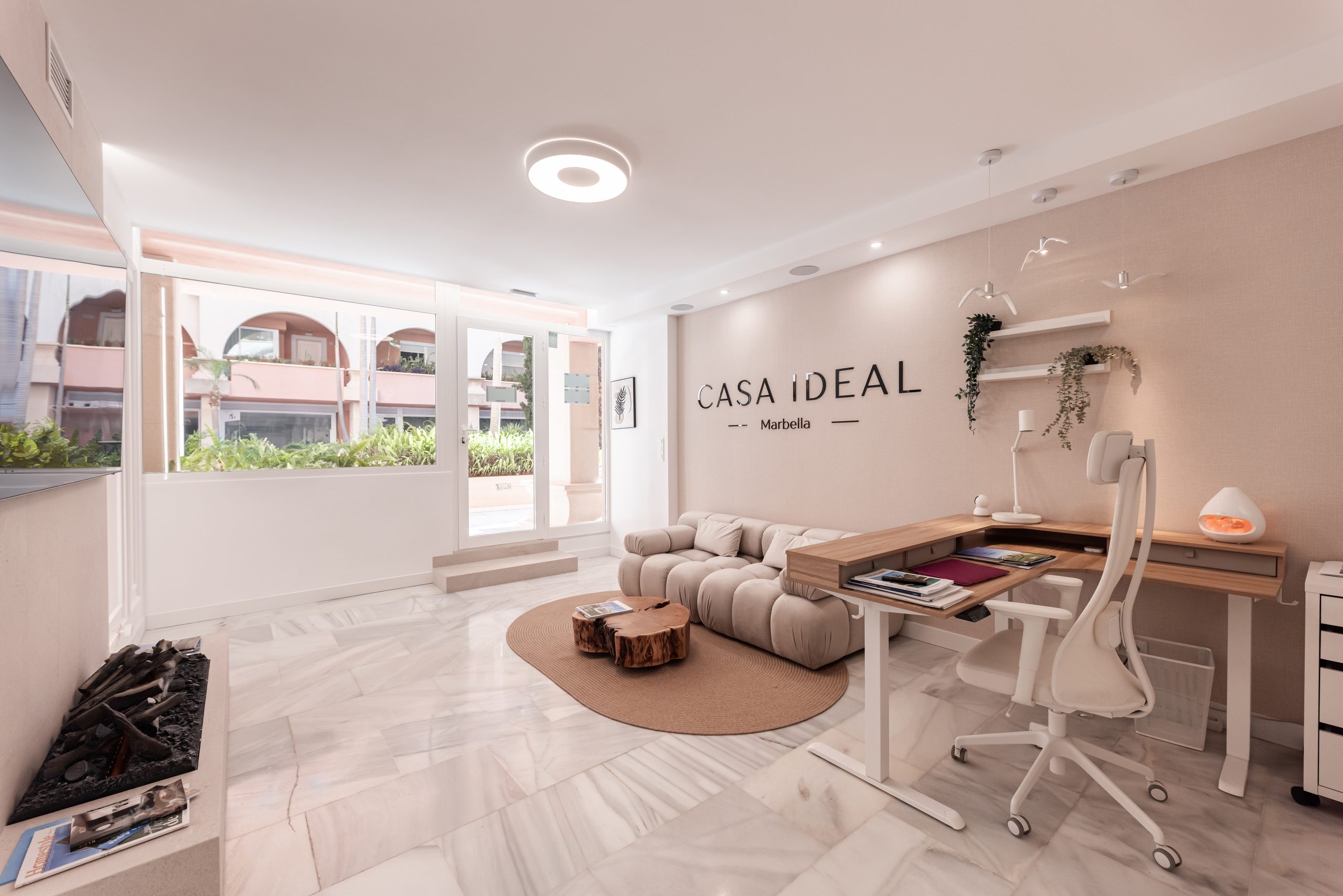 Recepcja biura Casa Ideal w Marbelli